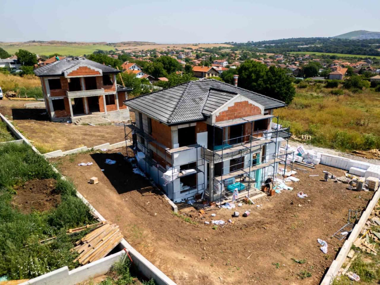 New single-family house with private yard, parking space and no maintenance fee in Cherni Vrah village