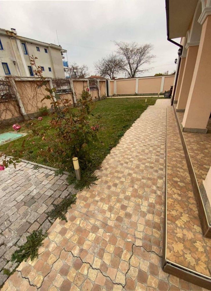 Modern House in the Center of Ravda – Luxurious Ready-to-Move-In Home with Excellent Location and Private Plot