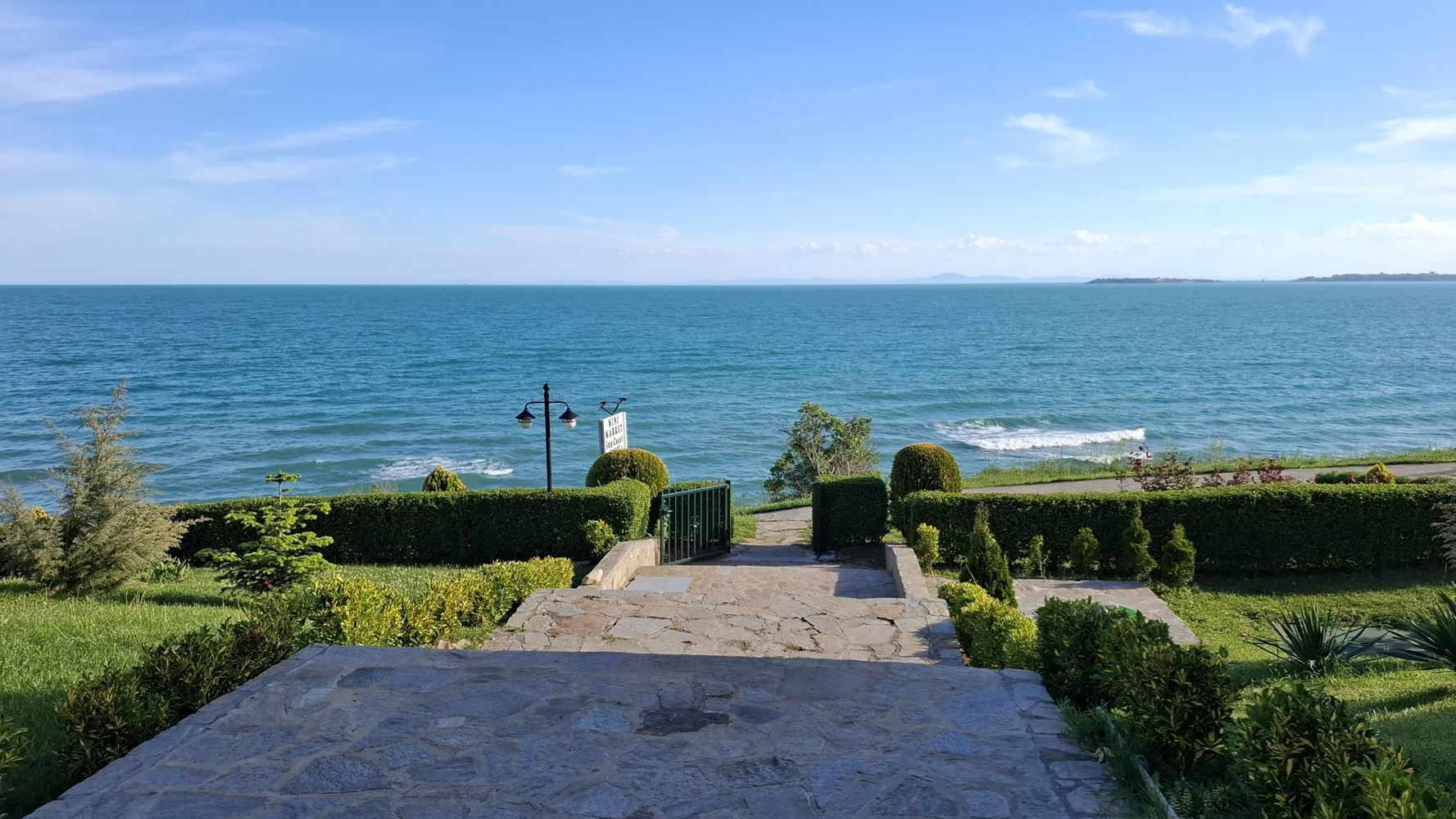 Luxury Three-Storey Townhouse 50 Meters from the Beach – Brand-New Home with Modern Interior and Complete Comfort
