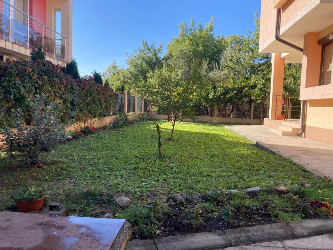 Spacious three-storey single-family house in the center of Ravda – comfort, prestige, and complete independence