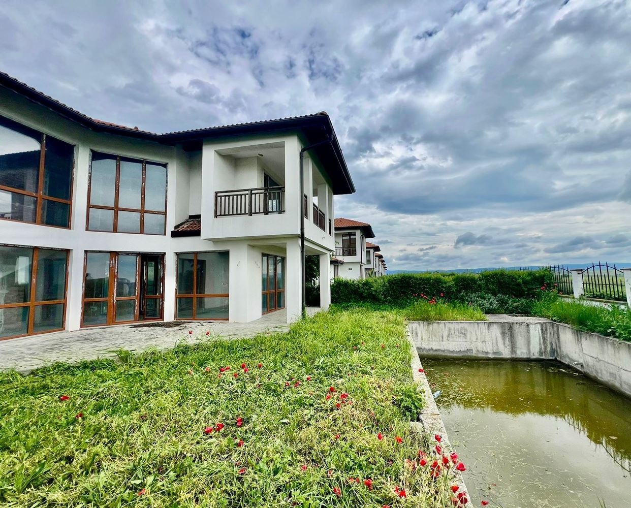 Detached two-storey house with yard and swimming pool in a gated complex in Aheloy