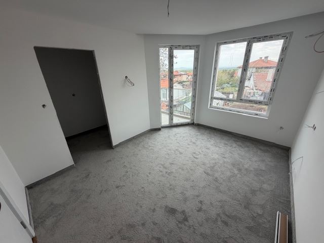 Three-storey terraced house in Banevo – modern construction, yard and two parking spaces