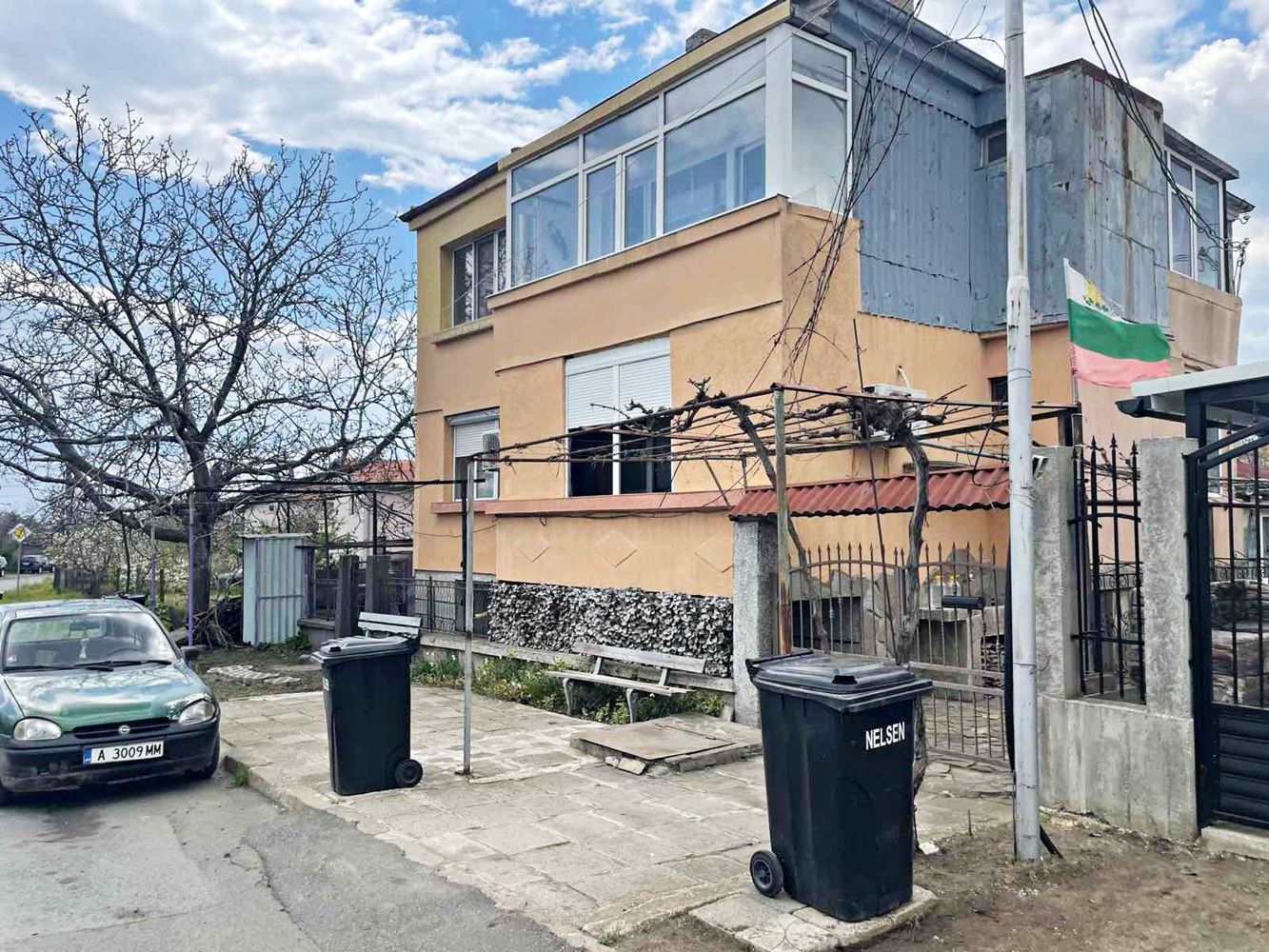 Detached part of a house with garden in Burgas – Banevo, spacious layout, functionality and excellent location near the mineral baths