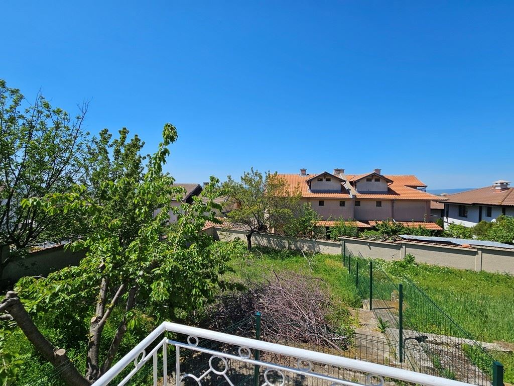 Spacious Detached House with Panoramic Views in Kosharitsa