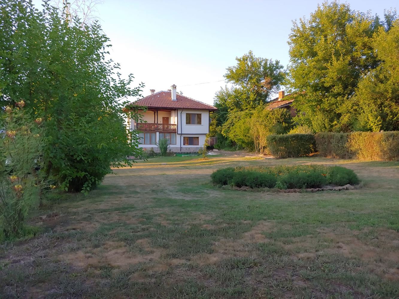 Spacious Two-Storey House with a Huge Garden, Fireplace, Sauna and Jacuzzi in Drachevo Village