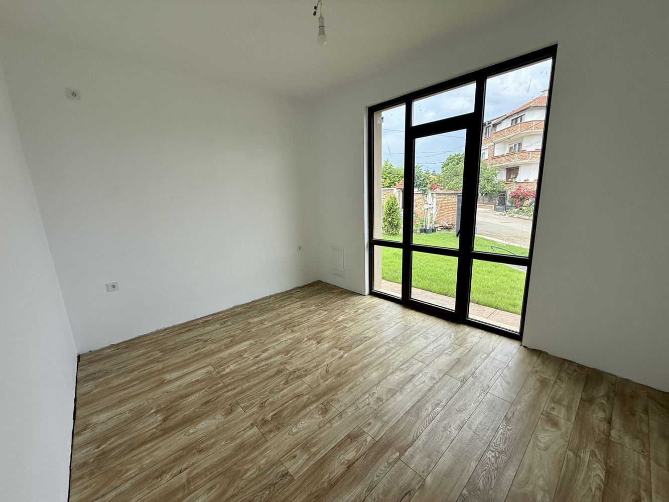New Single-Storey House with Three Bedrooms and Private Garden – Comfort, Peace, and Quality near Sunny Beach