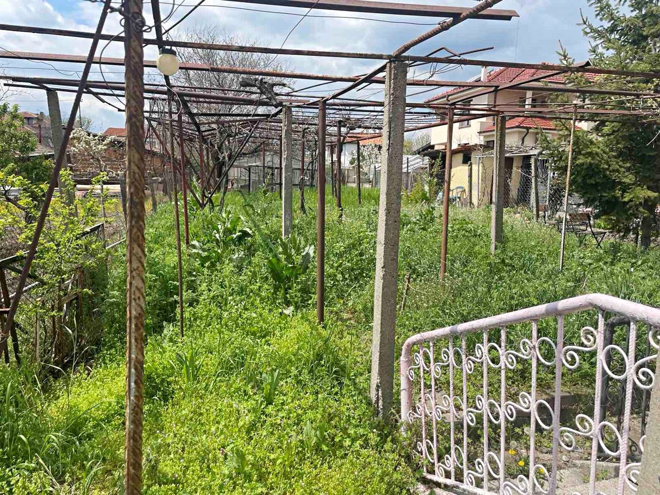 Detached part of a house with garden in Burgas – Banevo, spacious layout, functionality and excellent location near the mineral baths