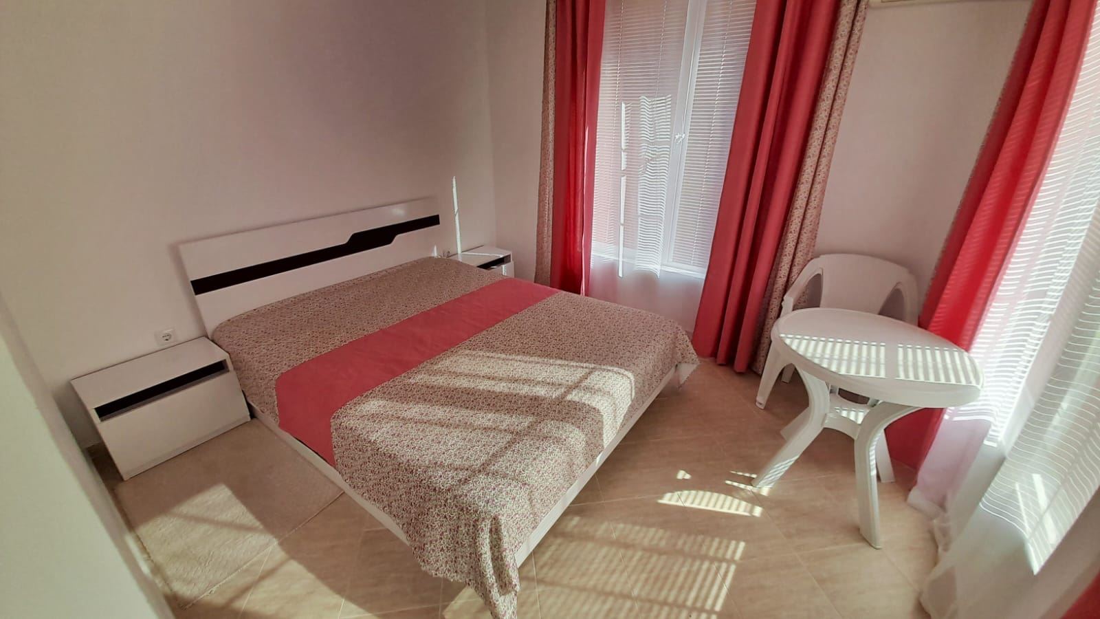 Detached house with yard and swimming pool in a villa zone of Sunny Beach