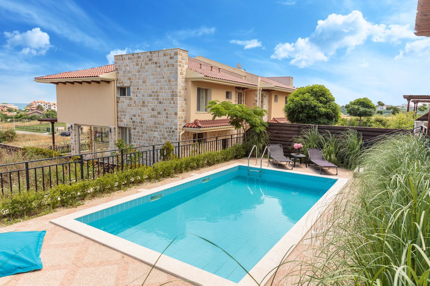 Prestigious seaside house with pool in Lozenets – luxury, tranquility, and inspiring views