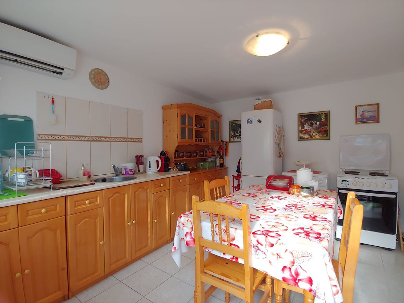 Spacious Two-Storey House with a Huge Garden, Fireplace, Sauna and Jacuzzi in Drachevo Village