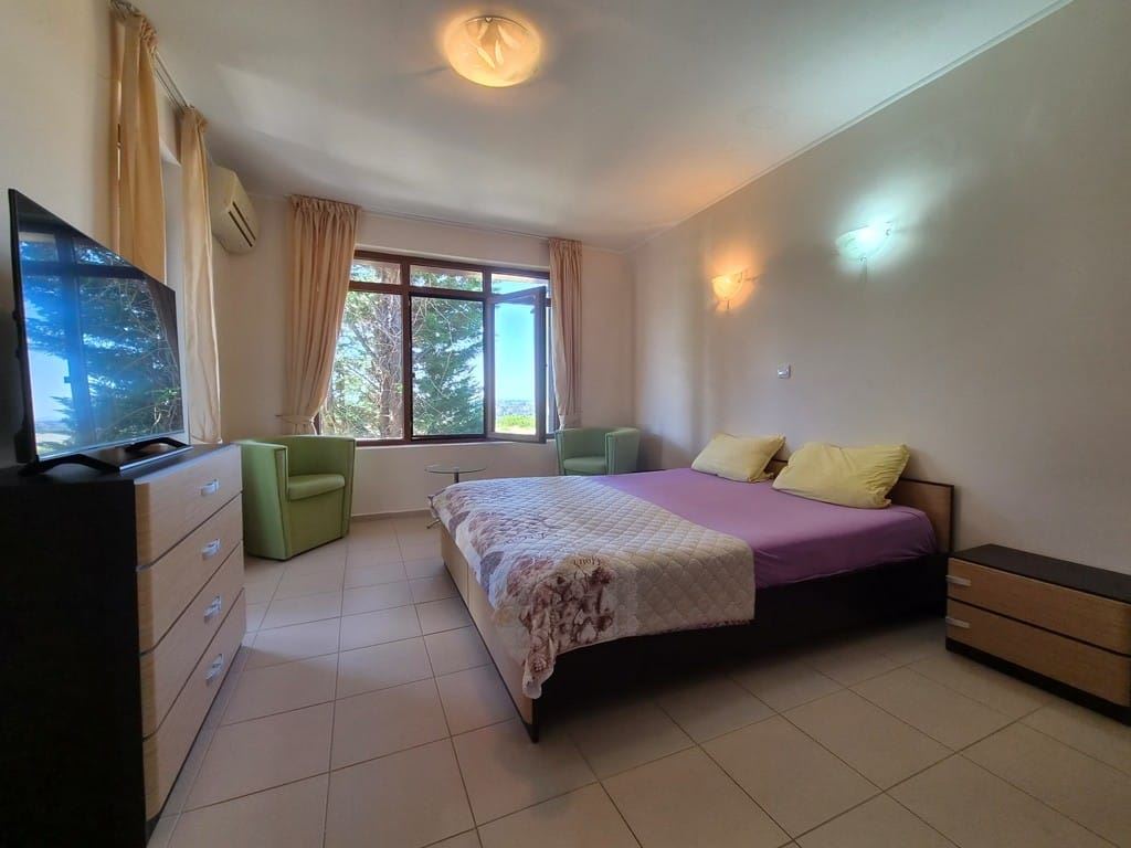 Spacious townhouse in a boutique gated complex – fully furnished, close to the sea and with low running costs