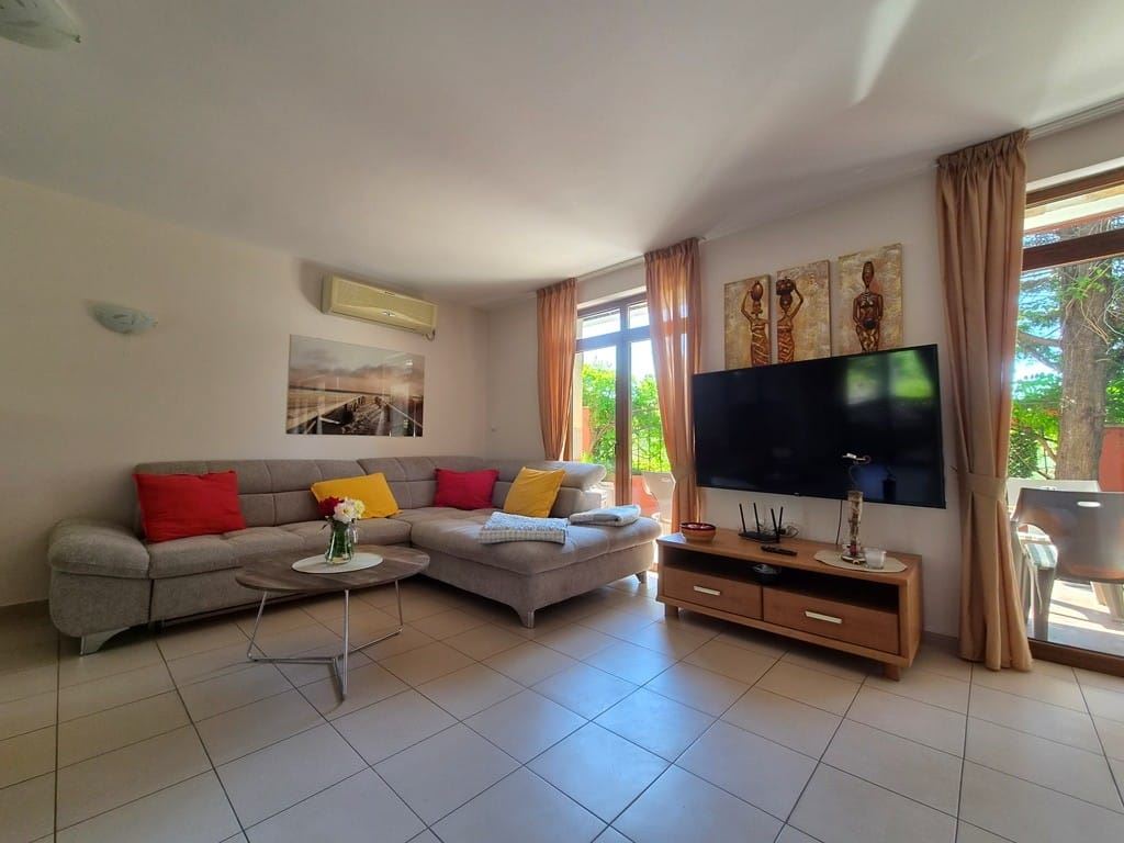 Spacious townhouse in a boutique gated complex – fully furnished, close to the sea and with low running costs