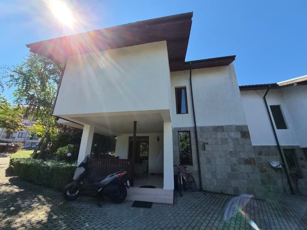 Spacious townhouse in a boutique gated complex – fully furnished, close to the sea and with low running costs