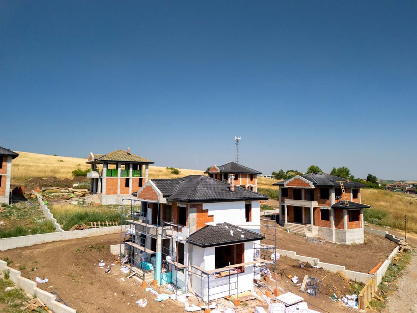 New single-family house with private yard, parking space and no maintenance fee in Cherni Vrah village