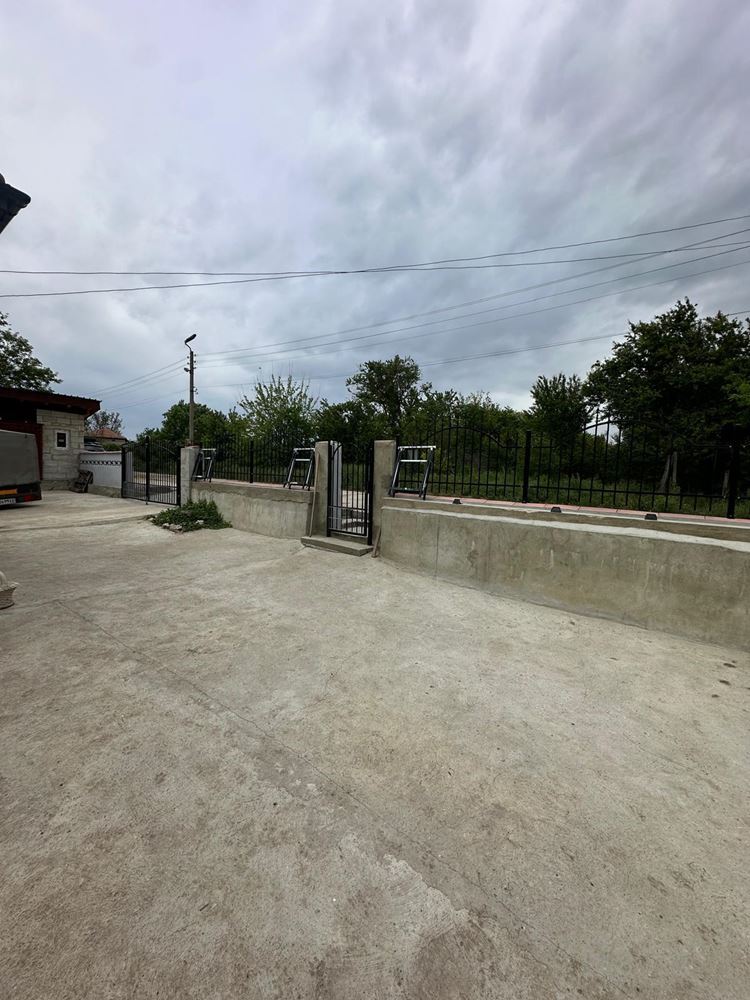 Fully Renovated House with Huge Yard and Perfect Conditions for Year-Round Living