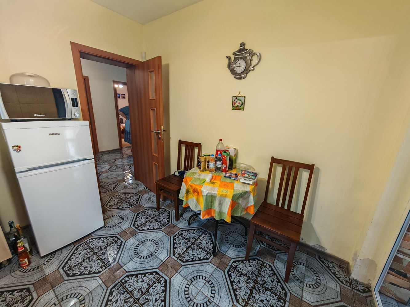 Detached two-storey house with a large yard and vineyard in Poroy village – space, comfort and tranquility