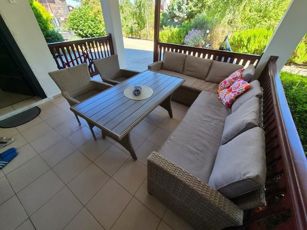 Spacious townhouse in a boutique gated complex – fully furnished, close to the sea and with low running costs