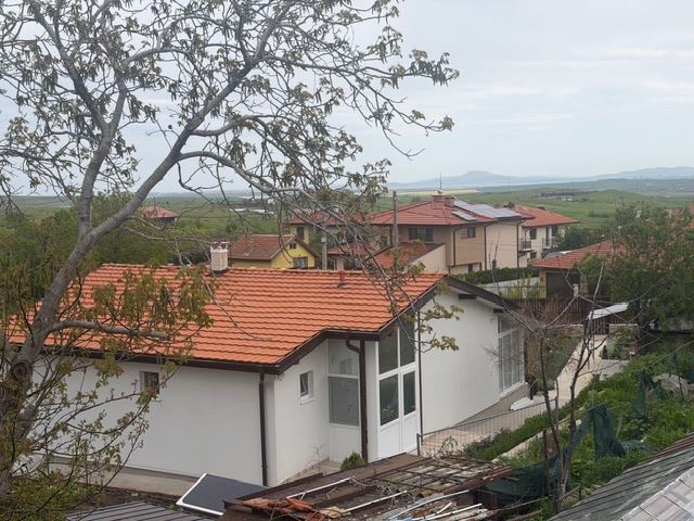 Three-storey terraced house in Banevo – modern construction, yard and two parking spaces