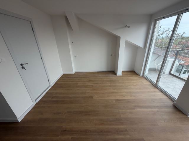 Three-storey terraced house in Banevo – modern construction, yard and two parking spaces