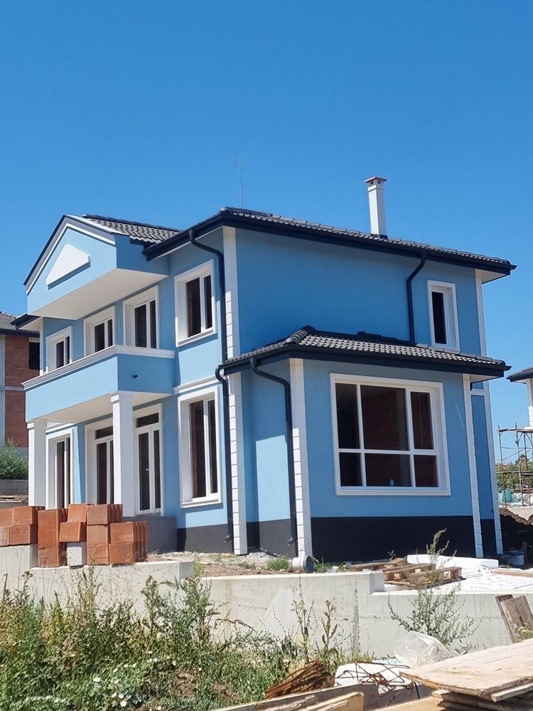 New single-family house with private yard, parking space and no maintenance fee in Cherni Vrah village