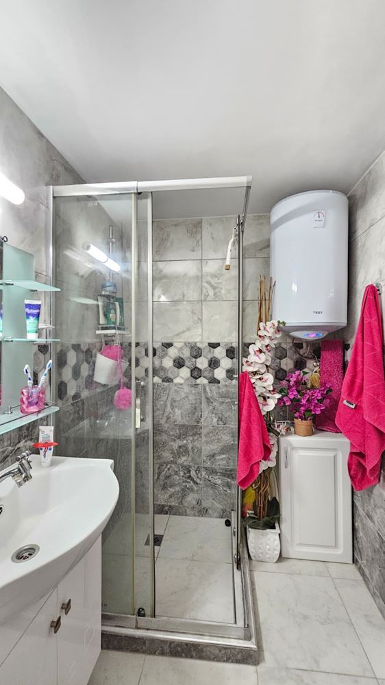 Exceptional single-story house with a spacious yard in the peaceful village of Kosharitsa