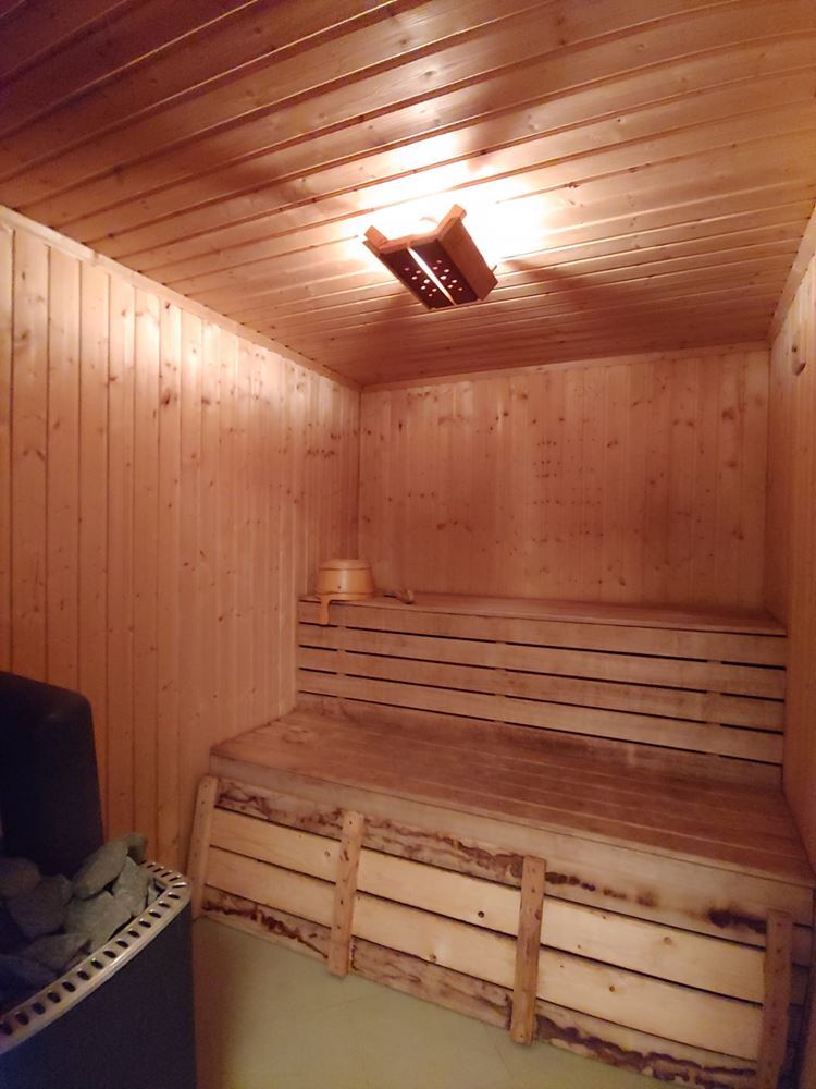 Spacious Two-Storey House with a Huge Garden, Fireplace, Sauna and Jacuzzi in Drachevo Village