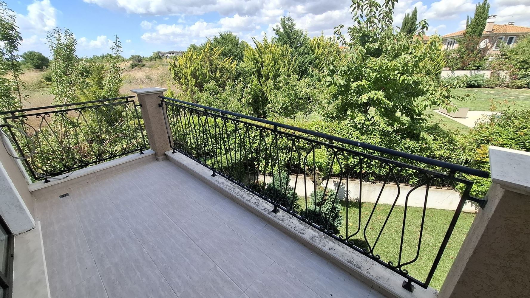 Luxury two-storey house in a prestigious complex in Pomorie