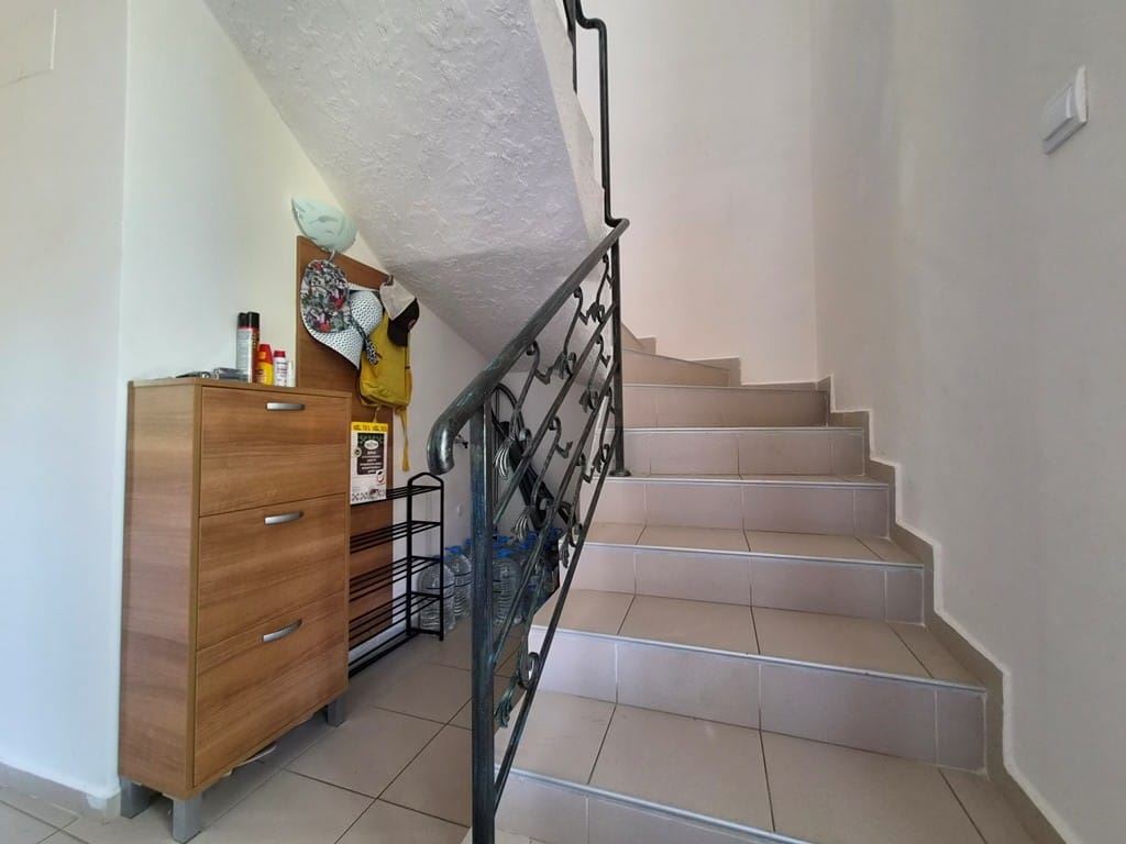 Spacious townhouse in a boutique gated complex – fully furnished, close to the sea and with low running costs
