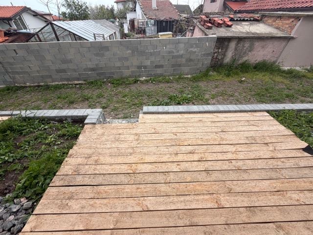 Three-storey terraced house in Banevo – modern construction, yard and two parking spaces