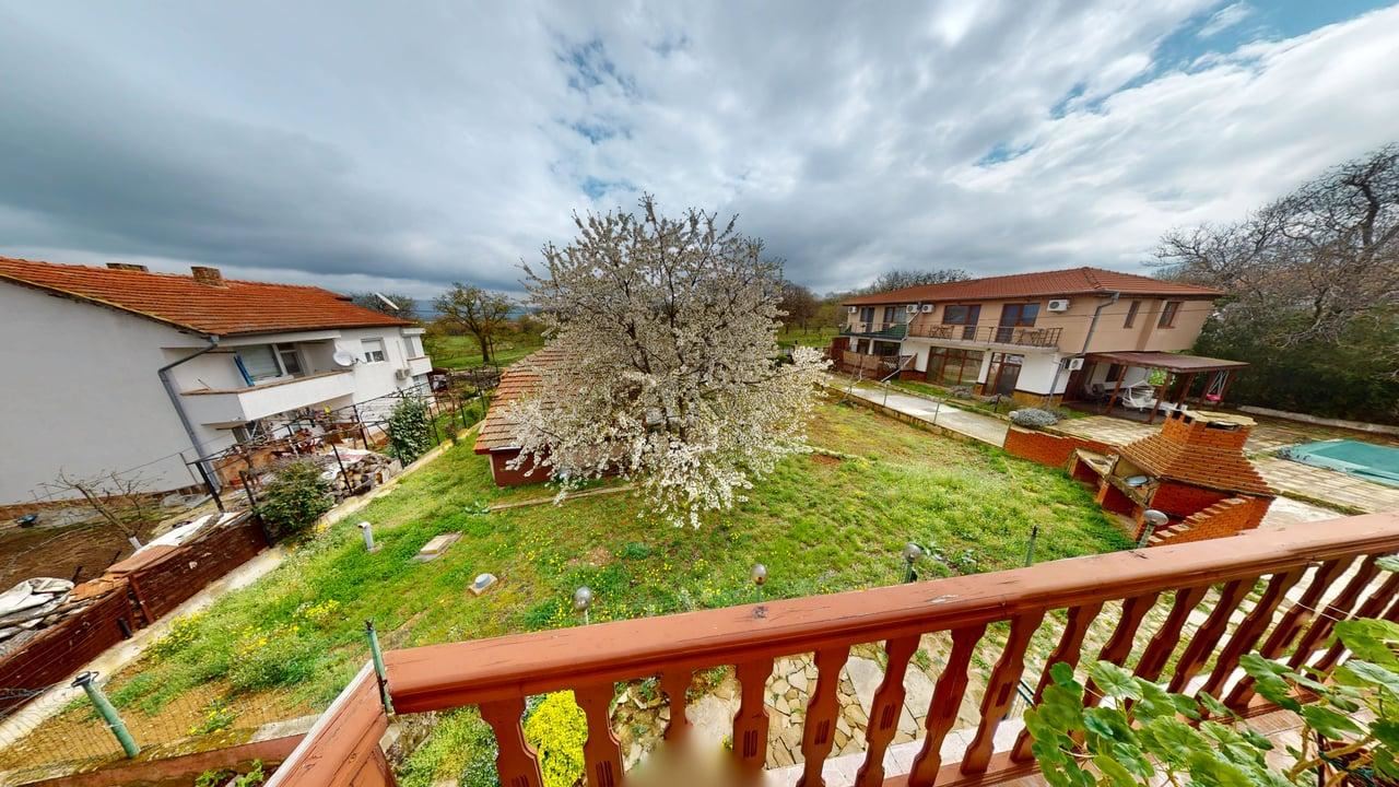 Two-storey house in Poroy village – peace, space and comfort near the sea