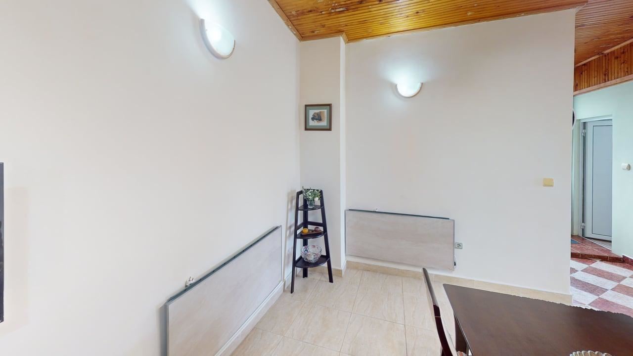 Two-storey house in Poroy village – peace, space and comfort near the sea