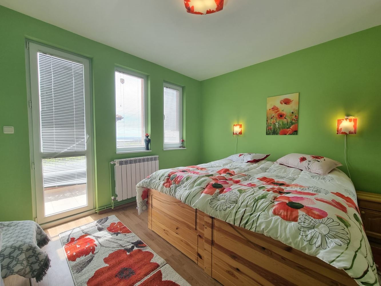 Beautiful two-storey house with yard, garage, and modern heating in Kosharitsa