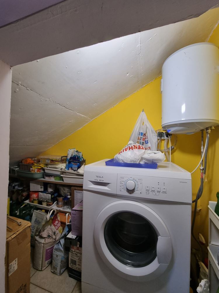 Beautiful two-storey house with yard, garage, and modern heating in Kosharitsa