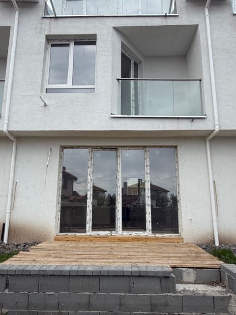 Three-storey terraced house in Banevo – modern construction, yard and two parking spaces