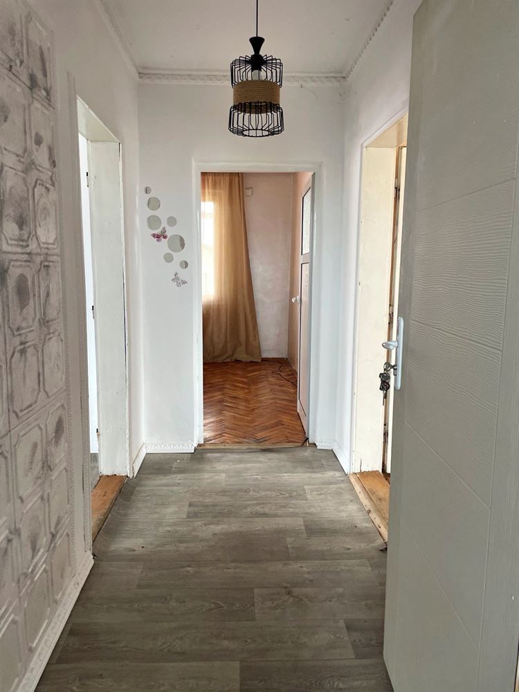 Detached part of a house with garden in Burgas – Banevo, spacious layout, functionality and excellent location near the mineral baths