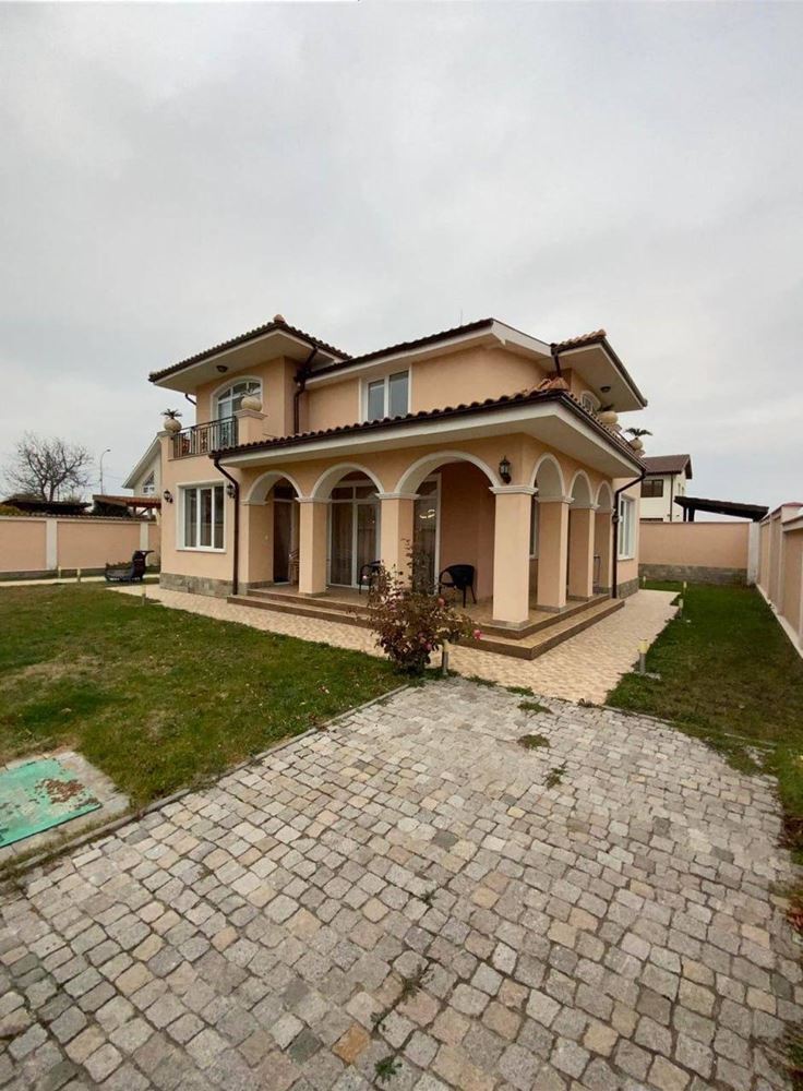 Modern House in the Center of Ravda – Luxurious Ready-to-Move-In Home with Excellent Location and Private Plot